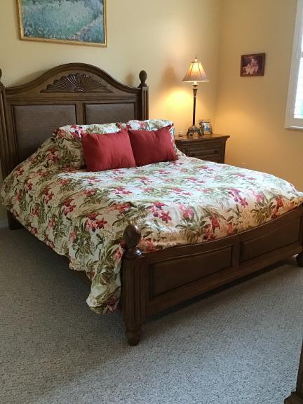Queen bedroom set for sale in Fort Myers FL