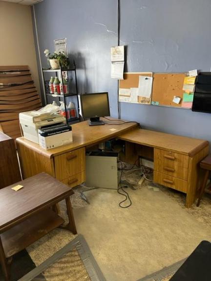 Desks (multiple) for sale in Van Wert OH
