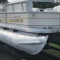 SunTracker Pontoon Boat 2007 for sale in Bryant AR by Garage Sale Showcase member P2024, posted 06/17/2024