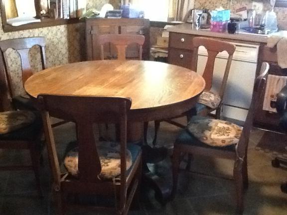 Old Oak table & 6 chairs for sale in St Louis MI