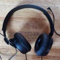 Headphones for sale in Jamestown TN by Garage Sale Showcase member Daniel1117, posted 12/25/2018