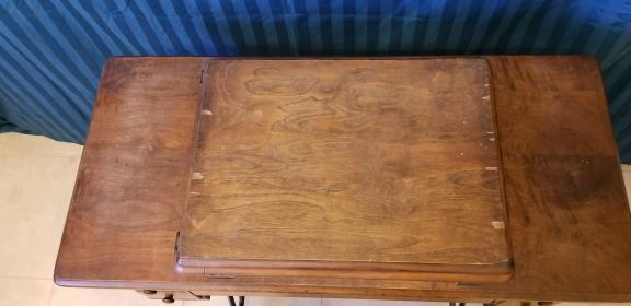 1910 Singer Treadle Sewing Machine