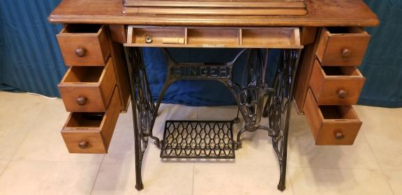 1910 Singer Treadle Sewing Machine