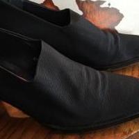Donald Pliner black shoes 61/2m for sale in Edmond OK by Garage Sale Showcase member Loveshoes, posted 03/14/2019