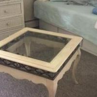 Coffee/End table for sale in Cranford NJ by Garage Sale Showcase member Yllehs, posted 03/30/2019