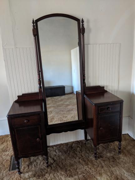 Antique Bedroom Vanity