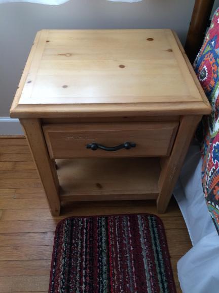 Queen bedroom set in white pine
