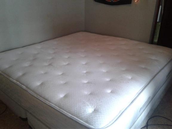 Seally posturepedic king size bed with box set for sale in Mcpherson KS