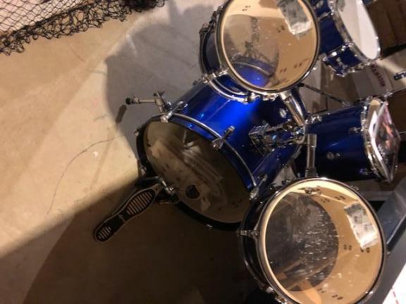 Beginner Ludwig 5-piece drum set