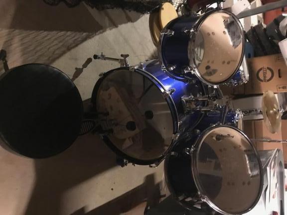 Beginner Ludwig 5-piece drum set