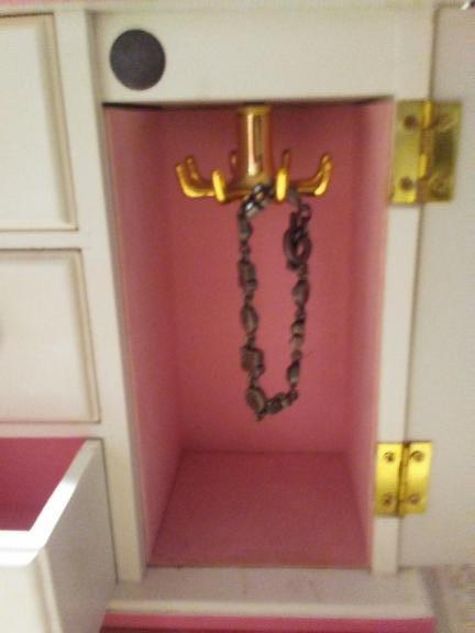 Jewelry box