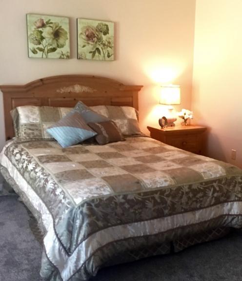 Broyhill-Fontana Bedroom Set