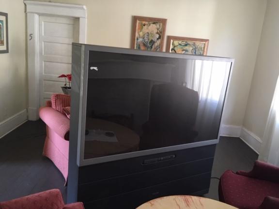 Giant 2002 Toshiba TV for sale in Brunswick GA