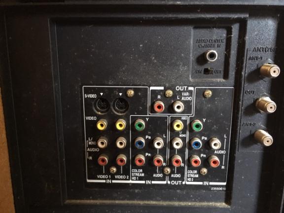 Giant 2002 Toshiba TV