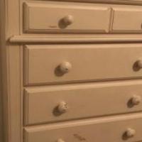 DRESSER 5 DRAW for sale in Stuart FL by Garage Sale Showcase member Jcmg86@aol.com, posted 04/14/2019