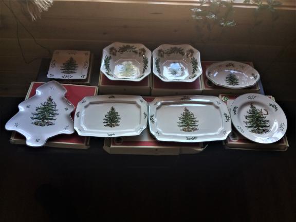 SPODE CHRISTMAS DINNERWARE SET FOR 12 for sale in Carthage NC
