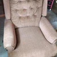 Recliner for sale in Coon Rapids MN by Garage Sale Showcase member Scott Byrkit, posted 03/18/2019