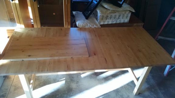 Table and chairs for sale in Coon Rapids MN