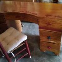Desk and chair for sale in Coon Rapids MN by Garage Sale Showcase member Scott Byrkit, posted 03/18/2019
