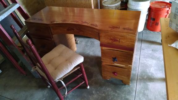 Desk and chair for sale in Coon Rapids MN