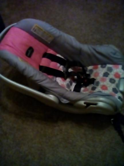 Infant car seat for sale in Thomson GA