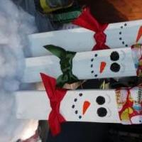 Wooden snow family for sale in Inverness FL by Garage Sale Showcase member Bestoy2002, posted 12/10/2018