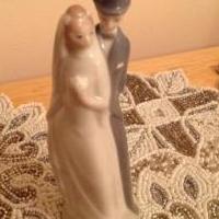 Porcelain TopHat Bridal Couple for sale in Huntley IL by Garage Sale Showcase member forever2, posted 03/13/2019
