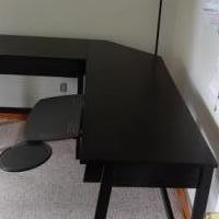 Computer desk with articulating keyboard tray for sale in Clay City IN by Garage Sale Showcase member Stuff4sale, posted 09/27/2018