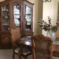 Dining room set for sale in Fort Myers FL by Garage Sale Showcase member WALKIN01Taylor10!, posted 10/14/2018