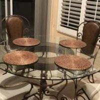 Kitchen set for sale in Fort Myers FL by Garage Sale Showcase member WALKIN01Taylor10!, posted 10/14/2018