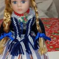 Dutch doll made in Holland for sale in Mattoon IL by Garage Sale Showcase member Orangebird, posted 12/10/2018