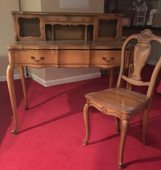 Ladies writing desk and chair for sale in West Chester PA