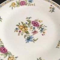 Dinners plates for sale in Richboro PA by Garage Sale Showcase member thanhmcg, posted 08/16/2019