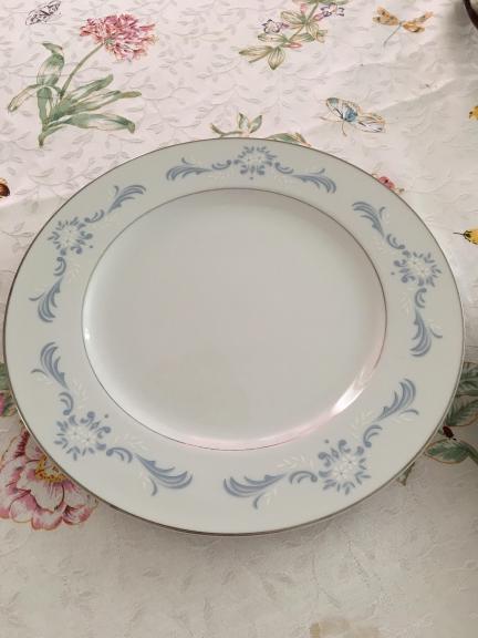 Dinner plates for sale in Richboro PA