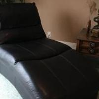 Leather Lounge chair for sale in Sullivan IL by Garage Sale Showcase member gourdhead, posted 04/27/2019