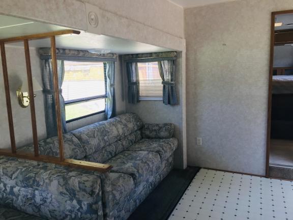 2001 26’ Jayco Eagle 5th Wheel Camper
