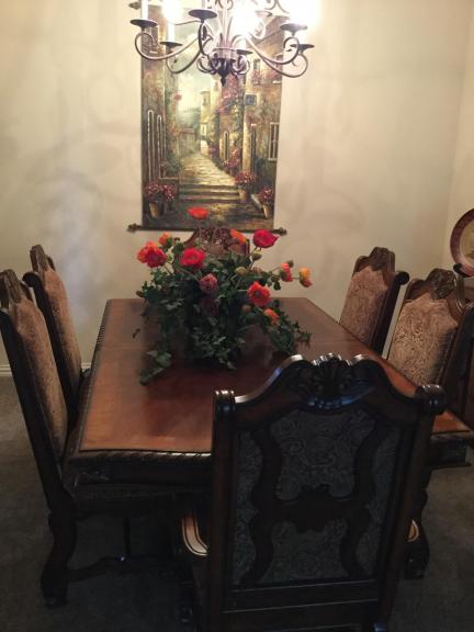 Dining room suite with hutch for sale in Caddo Mills TX