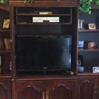Wall unit bookcase for sale in Pinckney MI by Garage Sale Showcase member Abbysmom, posted 05/31/2019