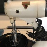 Vintage hand mixer for sale in Wildwood NJ by Garage Sale Showcase member Bella, posted 07/10/2019