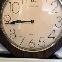 Battery operated wall clock for sale in Wildwood NJ by Garage Sale Showcase member Bella, posted 07/10/2019