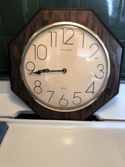 Battery operated wall clock for sale in Wildwood NJ