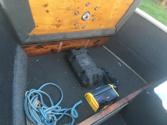 16’ Lowe aluminum fishing boat