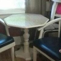 TABLE SET for sale in Terre Haute IN by Garage Sale Showcase member Hagy10, posted 05/27/2019