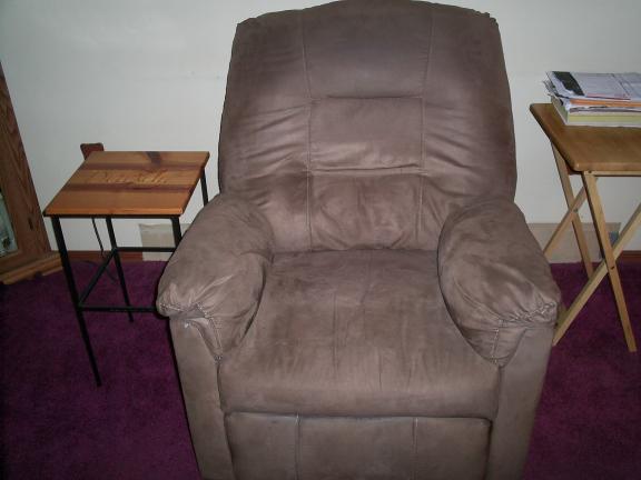 Sofa (3) seat with reliner on each end + (2) Chairs with reclainer