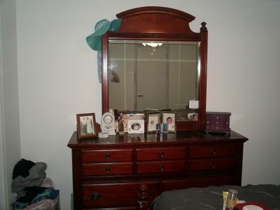 Queen Bed Room set (5) Piece
