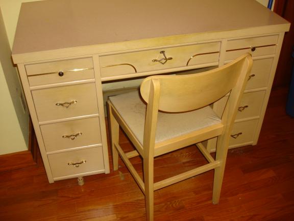 Desk with locking drawer and matching chair