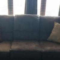 Living Room set for sale in Royse City TX by Garage Sale Showcase member loriwoodfordrn, posted 04/20/2019