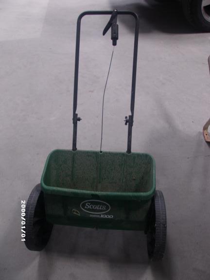 SCOTTS LAWN SPREADER for sale in Lincoln County NV