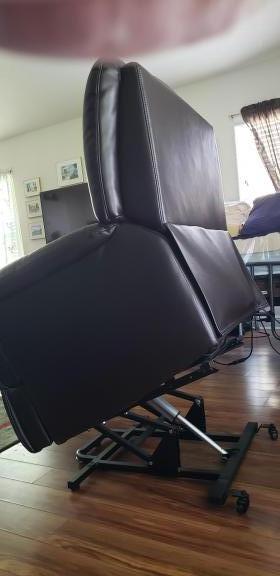 Frivity lift chair w/massage for sale in Melbourne FL