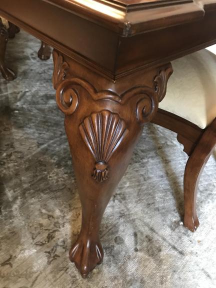 Dining Room Table and 6 chairs